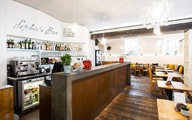 Sophie'S Hostel